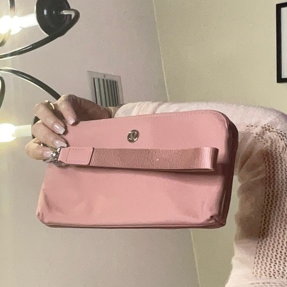 Lululemon Double Zip Wristlet Pink Peony - Picture 1 of 1